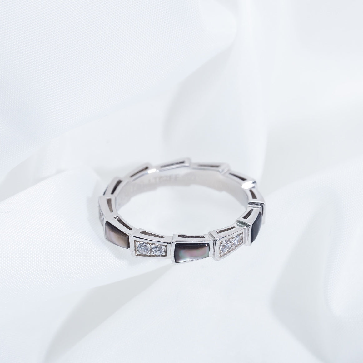 Bvlgari Serpenti Ring Silver Cubic Zirconia Black MOP 3MM