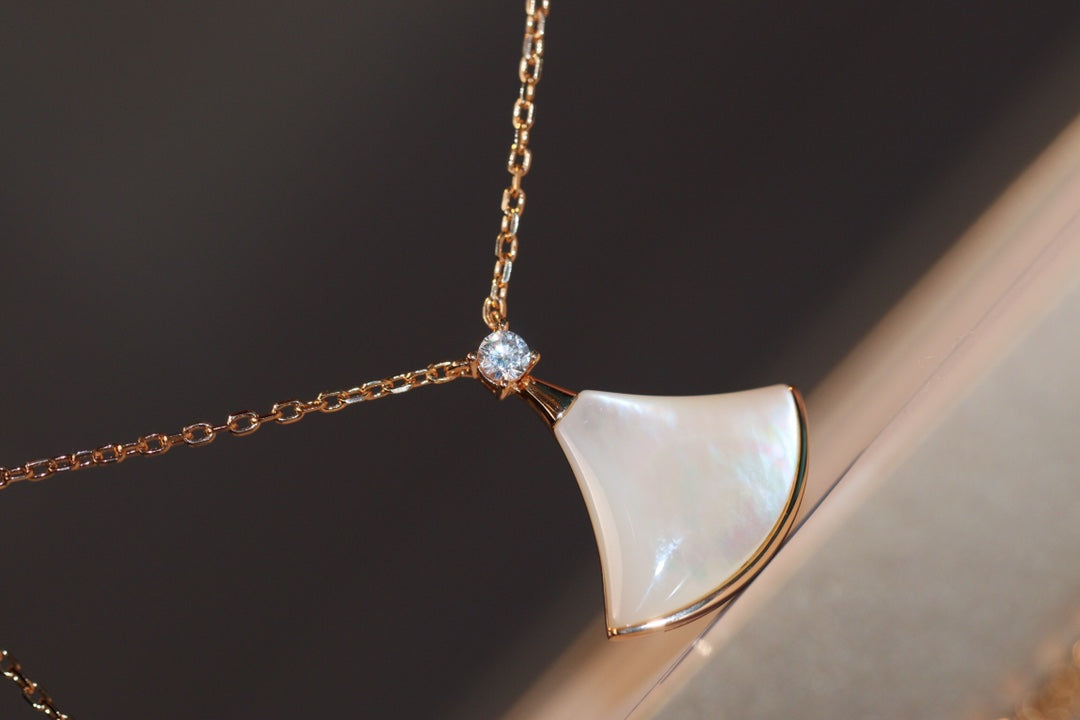 Bvlgari Dream Necklace White MOP Pink Gold 1 Cubic Zirconia