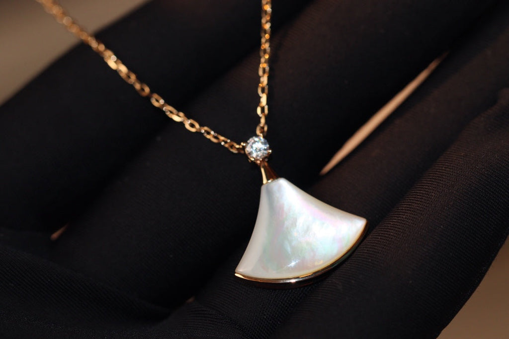 Bvlgari Dream Necklace White MOP Pink Gold 1 Cubic Zirconia