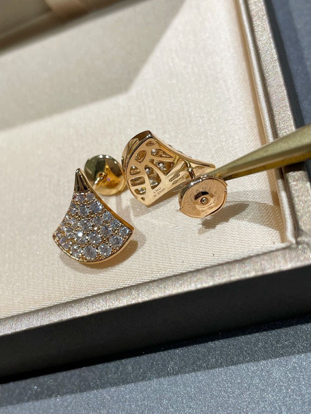 Bvlgari Dream Stud Earrings Cubic Zirconia - 11424