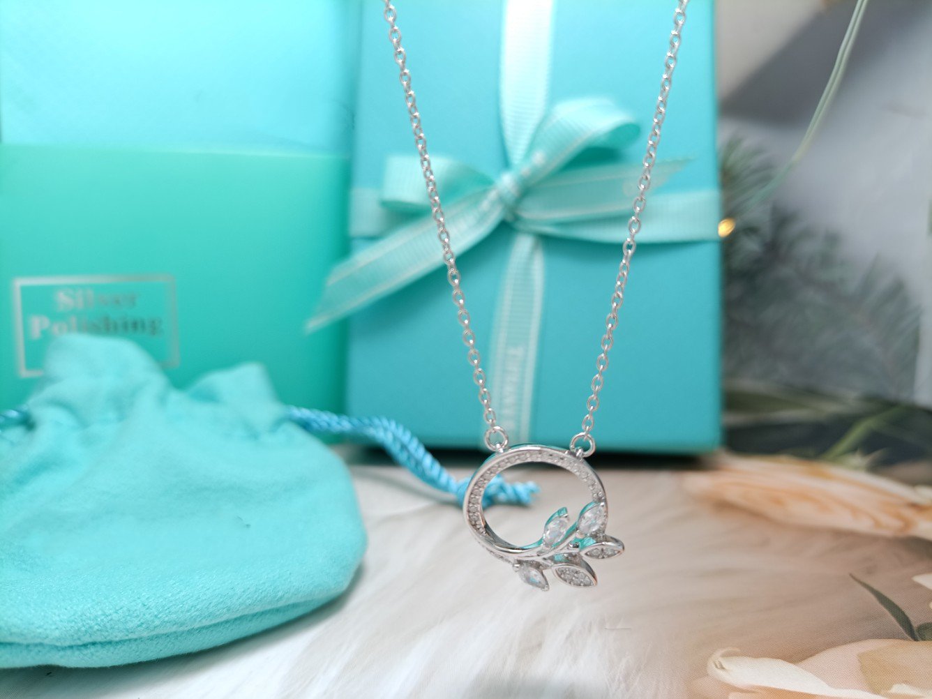 Tiffany Cubic Zirconia Vine Circle Pendant Platinum Necklace