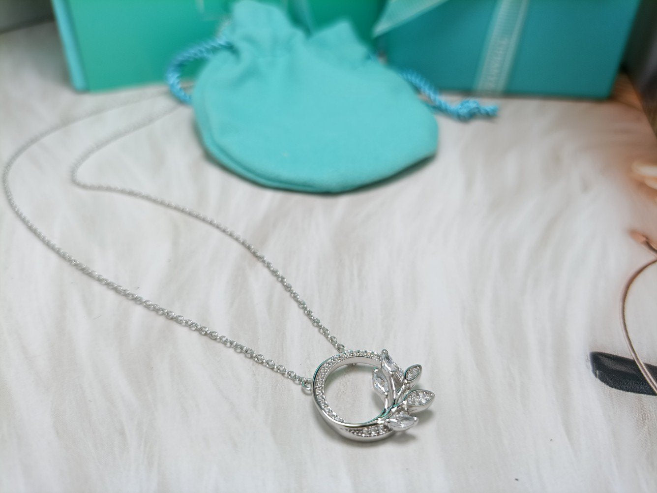 Tiffany Cubic Zirconia Vine Circle Pendant Platinum Necklace