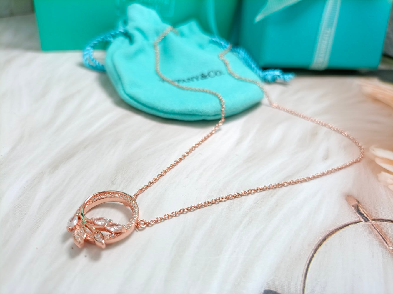 Tiffany Cubic Zirconia Vine Circle Pendant Platinum Necklace
