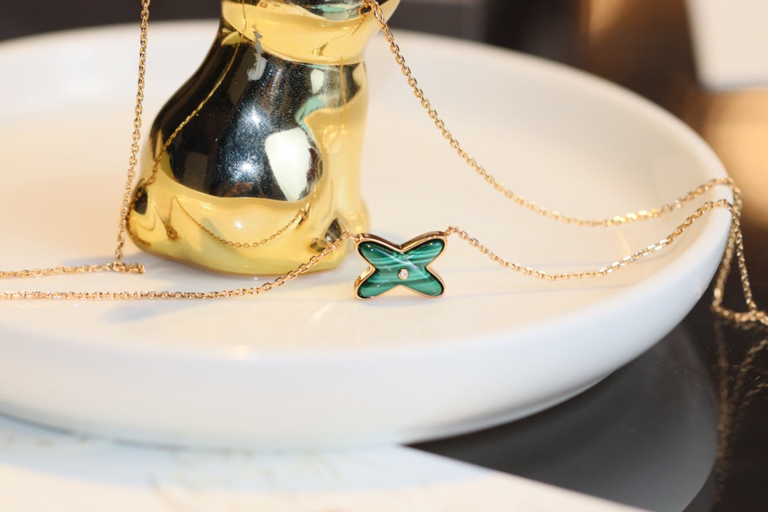 Chaumet Jeux Malachite 1 Cubic Zirconia Pink Gold Necklace