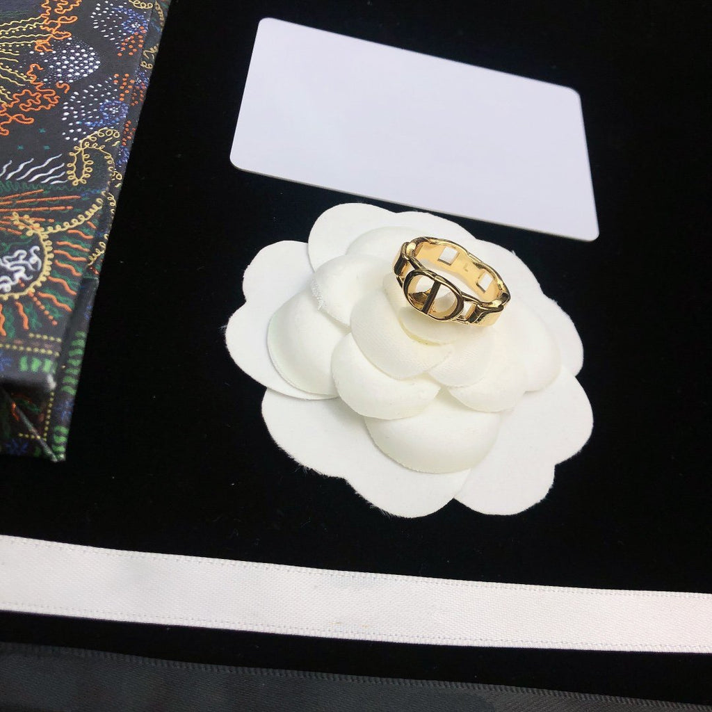 Dior CD 30 Montaigne Ring Gold