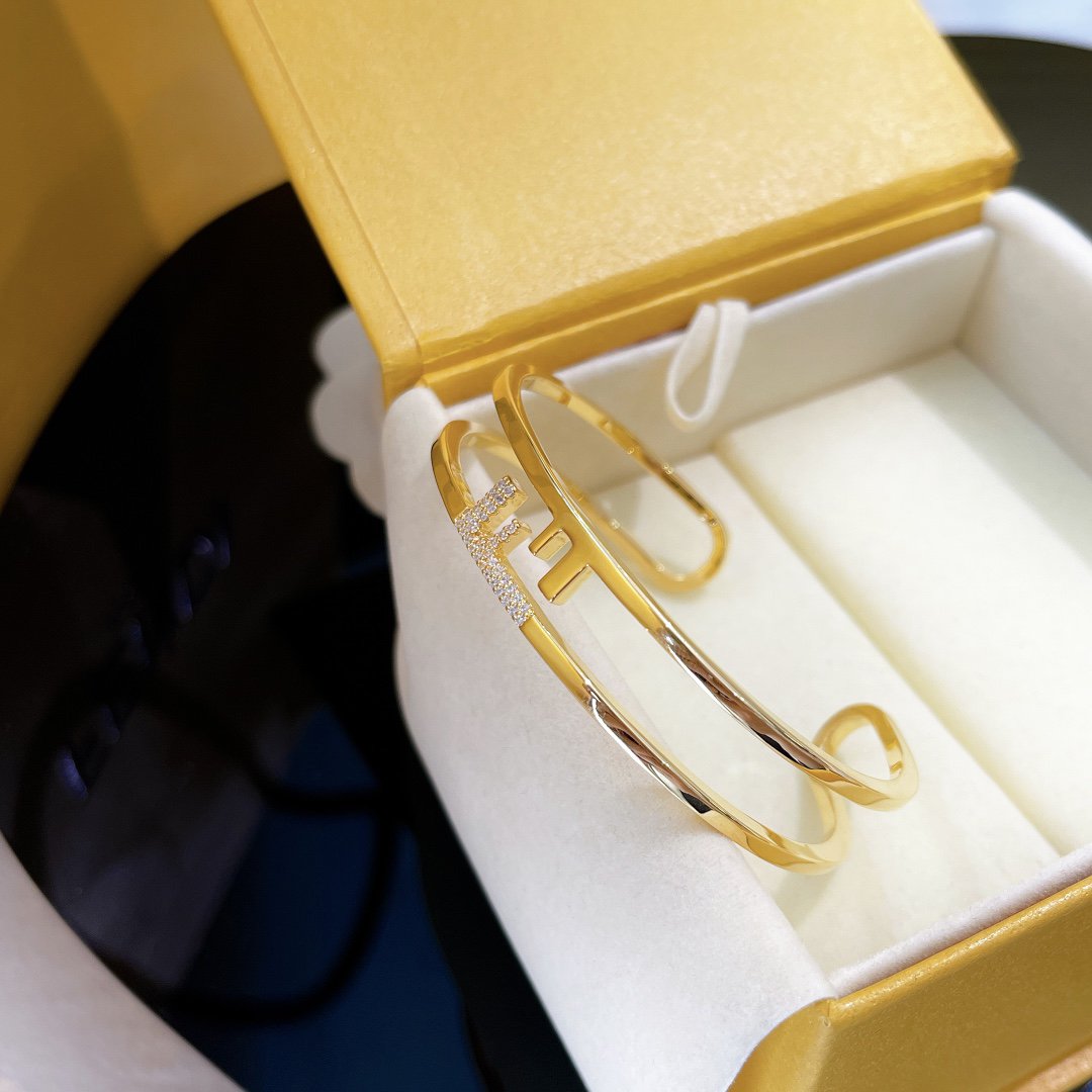 Fendi O'Lock Open Oval Bracelet Gold Diamond