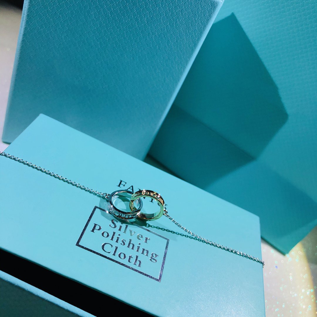 Tiffany Interlocking Circles Pendant Small Necklace