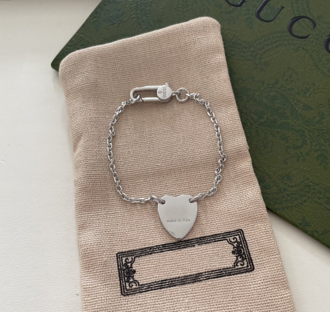 Gucci GG Logo Heart-Shaped Pendant Silver Bracelet