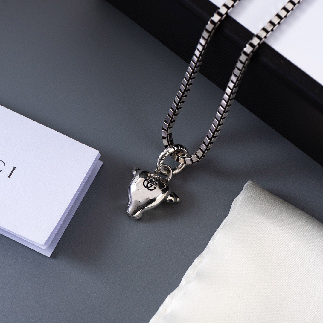Gucci GG Double Classic Retro Sterling Silver Cow Necklace