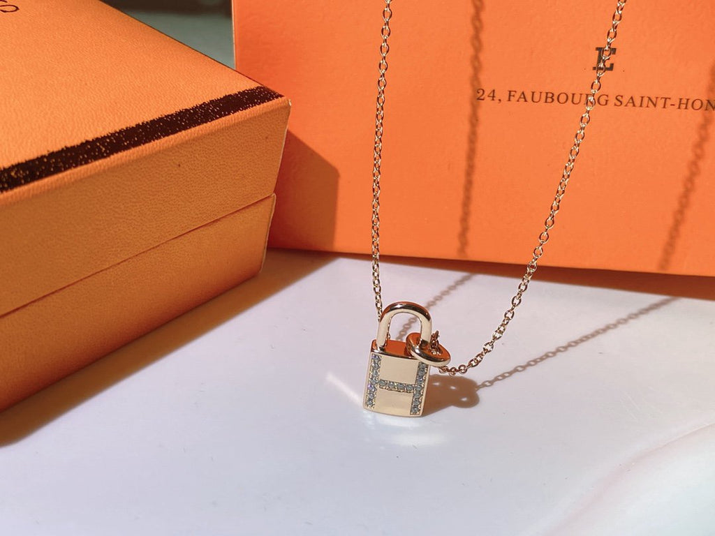 Hermes HM Advanced Niche Lock Head Necklace Cubic Zirconia