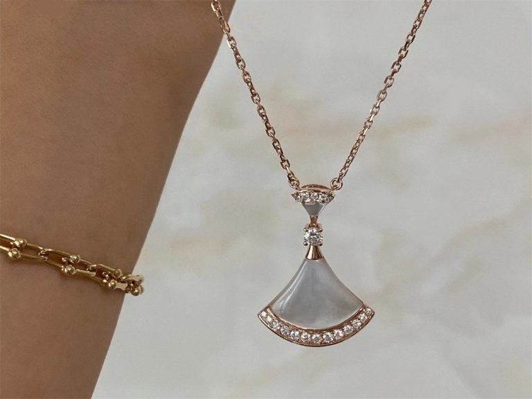 Bvlgari Dream Necklace MOP Pink Gold Cubic Zirconia